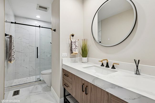 Upstairs full bath | Image 29