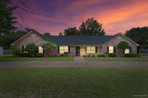 701 S Tyler St, McGregor, TX, 76657-2069 | Card Image