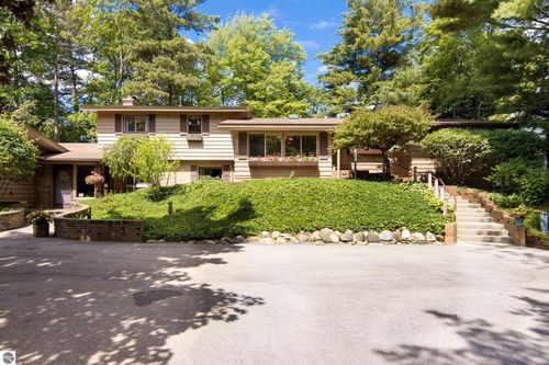 2692 Birchview Dr, Kewadin, MI, 49648-9206 | Card Image