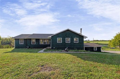 904 Rogers Rd, Louisburg, KS, 66053-4039 | Card Image
