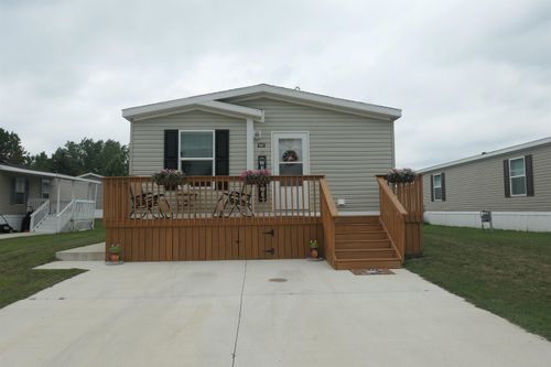 1162 Wellington Dr, Mount Pleasant, MI, 48858-4558 | Card Image
