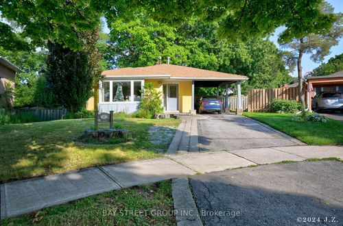 67 Grove Park Cres, North York, ON, M2J2C7 | Card Image