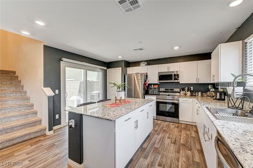 5617 Craftsman Ave, Las Vegas, NV, 89122-3303 | Card Image
