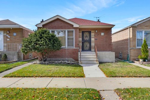 9018 S Ridgeland Ave, Chicago, IL, 60617-3542 | Card Image