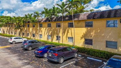 114 - 5150 Ne 6th Ave, Condo with 2 bedrooms, 1 bathrooms and null parking in Oakland Park FL | Image 1