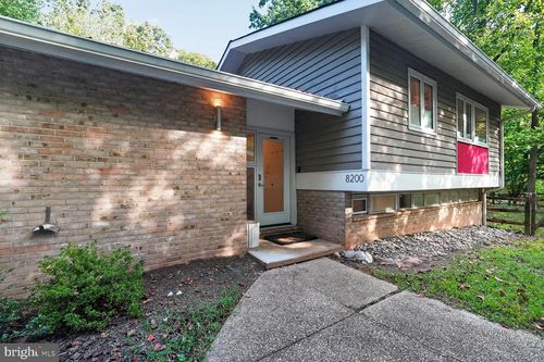 8200 Stone Trail Dr, BETHESDA, MD, 20817-4556 | Card Image