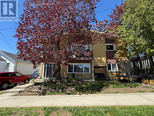 671 Ann St, North Bay, ON, P1B5L7 | Card Image