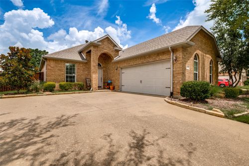 105 High Meadow Rd, Red Oak, TX, 75154-4638 | Card Image