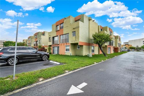 218f-9390 W Flagler St, Miami, FL, 33174-3412 | Card Image
