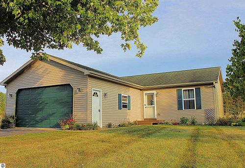 9297 Kingsfield Dr, Kingsley, MI, 49649-9468 | Card Image