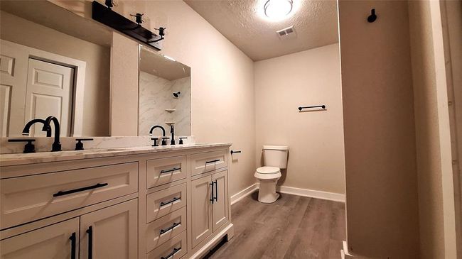 Master Bathroom | Image 21