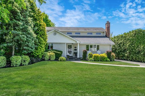 36 Manitton Ct, Islip, NY, 11751-3604 | Card Image