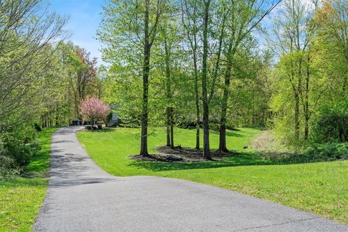 10 Damian Ct, Chester, NY, 10918-4426 | Card Image