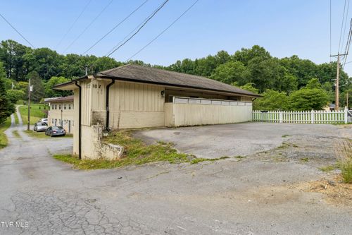 102 Osborne Private Dr, Johnson City, TN, 37601-6462 | Card Image