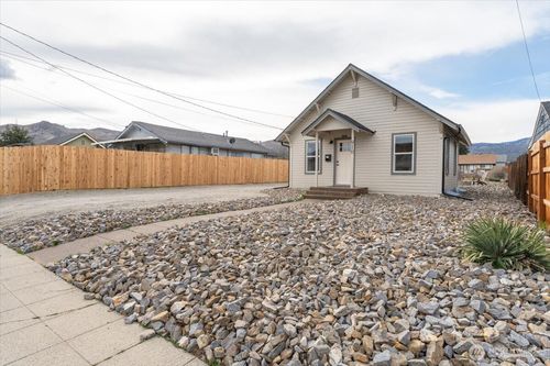 910 Walker Ave, Wenatchee, WA, 98801-3428 | Card Image