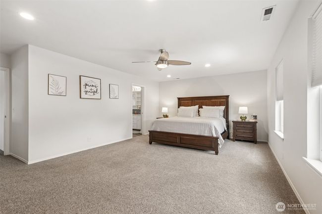 Large Primary bedroom | Image 16