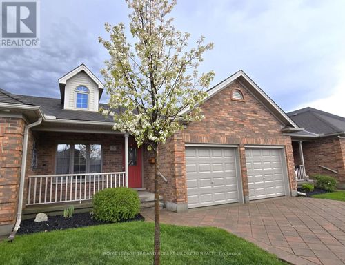 5-5 Foxhollow Dr, Thames Centre, ON, N0L1G3 | Card Image
