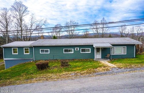 543 Meade St, Tyrone, PA, 16686-2439 | Card Image