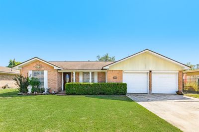 304 Pine Street, House other with 4 bedrooms, 3 bathrooms and null parking in Lake Jackson TX | Image 1