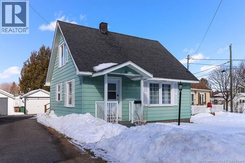 38 Montgomery Cres, Saint John, NB, E2K2S9 | Card Image