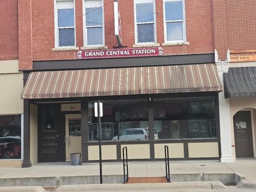 803 12th St, Belle Plaine, IA, 52208-1708 | Card Image