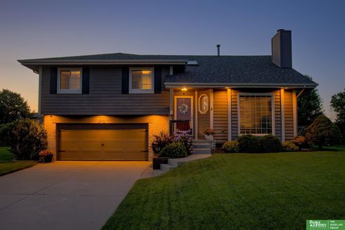 2410 Marilyn Dr, Papillion, NE, 68046-4219 | Card Image