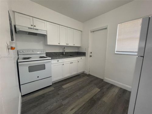 2-15940 Ne 19th Ct, North Miami Beach, FL, 33162-5722 | Card Image