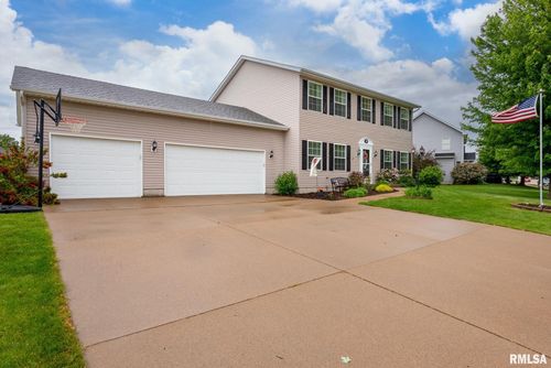 22 Jacob Dr, Eldridge, IA, 52748 | Card Image