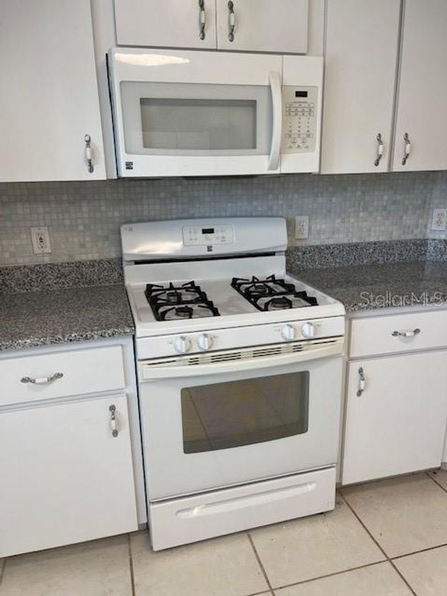 9711 Sw 97 Th Pl, House other with 2 bedrooms, 2 bathrooms and null parking in Ocala FL | Image 7