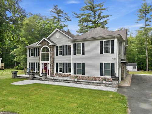 316 Ash Ter, East Stroudsburg, PA, 18301-9421 | Card Image