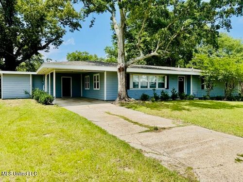 318 E Fourth St, Long Beach, MS, 39560-6209 | Card Image