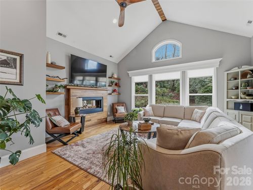 1442 Walnut Ridge Rd, Brevard, NC, 28712-5117 | Card Image