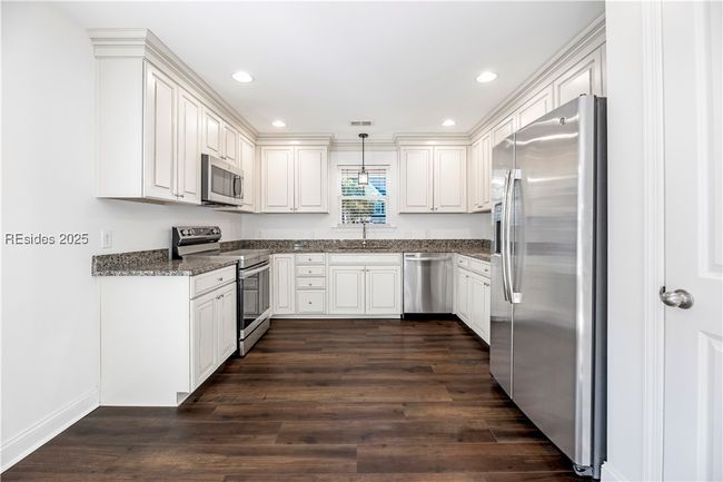 Kitchen with new appliances | Image 9