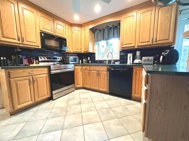 45 Maple View Dr, House other with 2 bedrooms, 2 bathrooms and null parking in Wolcott CT | Image 18