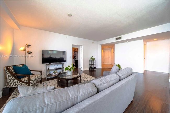APT-2201 - 1250 S Miami Ave, Condo with 2 bedrooms, 2 bathrooms and null parking in Miami FL | Image 6