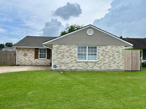 161 Carmen Dr, Avondale, LA, 70094-2716 | Card Image