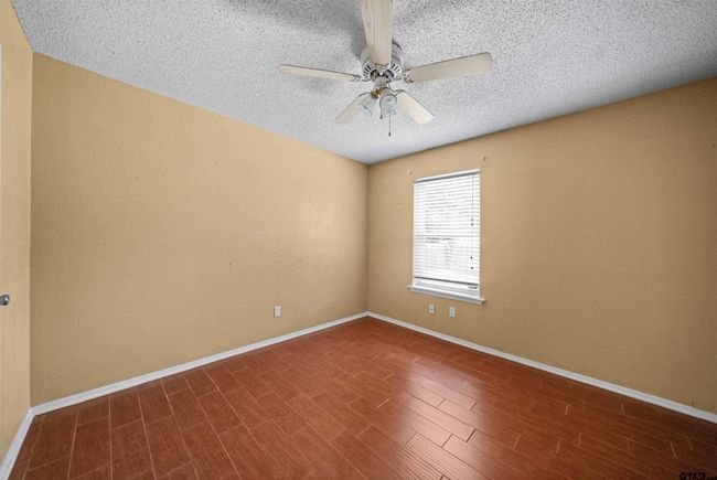 17607 Kristopher Cir, House other with 3 bedrooms, 2 bathrooms and null parking in Whitehouse TX | Image 8