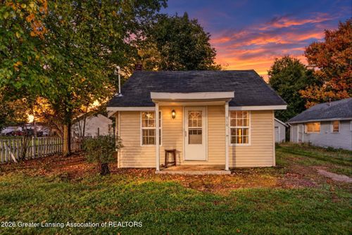 910 Clinton St, Charlotte, MI, 48813-2171 | Card Image