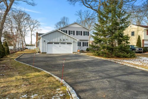 214 Pipe Stave Hollow Rd, Mount Sinai, NY, 11766-2413 | Card Image
