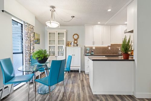 306-1515 Chesterfield Ave, North Vancouver, BC, V7M2N5 | Card Image