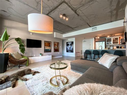 517-3250 Ne 1st Ave, Miami, FL, 33137 | Card Image