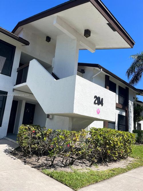 apt-201-204 Lake Pointe Dr, Oakland Park, FL, 33309-3533 | Card Image