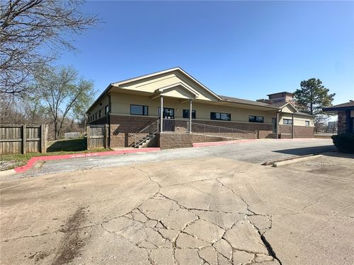 2005 Se Walton Blvd, Bentonville, AR, 72712-4273 | Card Image