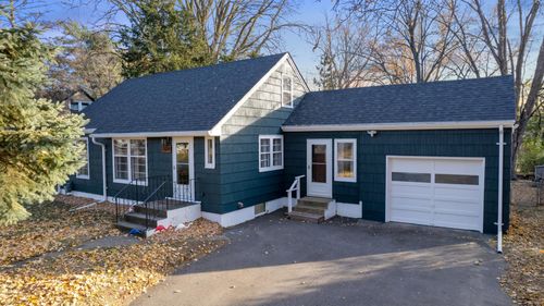 1024 County Road B2 W, Roseville, MN, 55113-3335 | Card Image