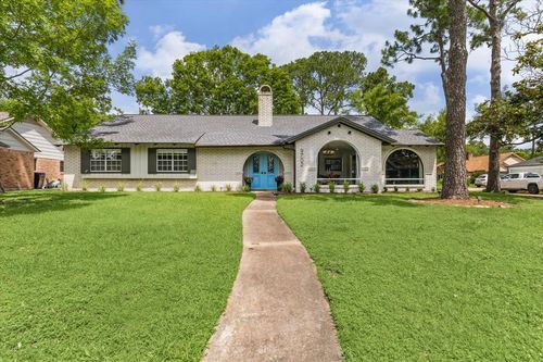 9702 Moorberry Ln, Houston, TX, 77080-5223 | Card Image