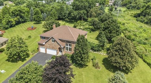 12 Woodland Dr, Lemont, IL, 60439-6490 | Card Image