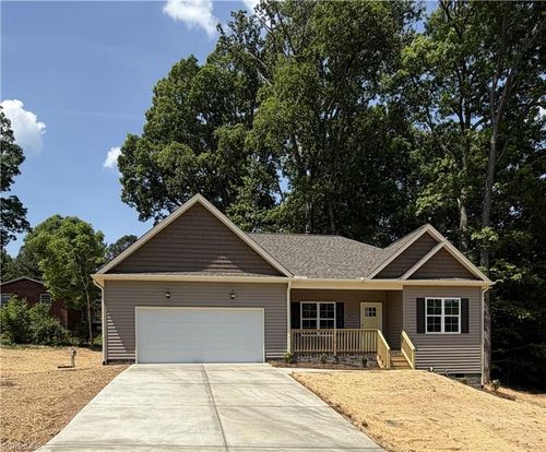 3208 Imperial Dr, Walkertown, NC, 27051-9515 | Card Image