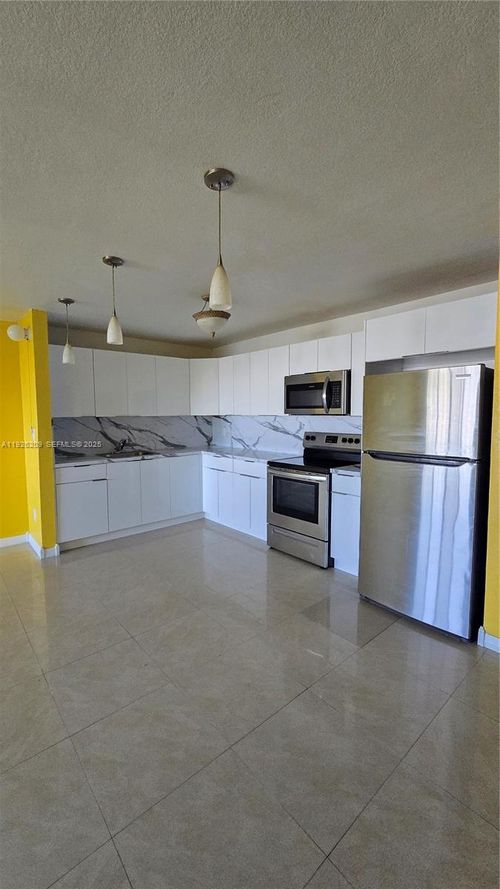 a4n-14830 Naranja Lakes Blvd, Homestead, FL, 33032-8337 | Card Image