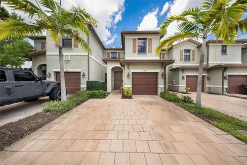 3433 W 104th Ter, Hialeah, FL, 33018-1245 | Card Image