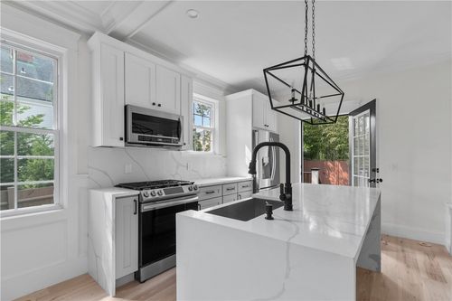 43 Rhode Island Ave, Newport, RI, 02840-2656 | Card Image